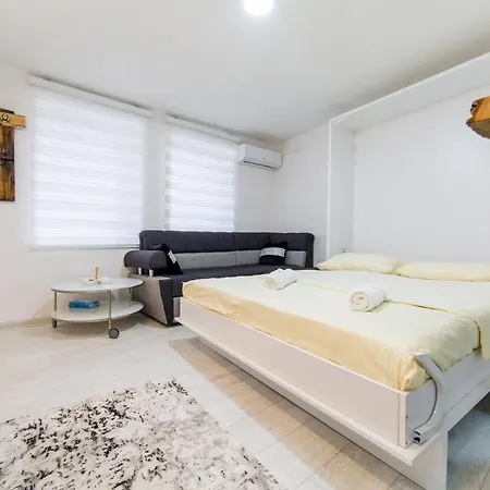 Apartman Space *